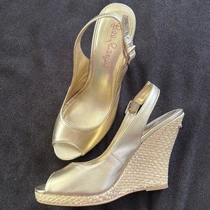 Lilly Pulitzer Size 7.5 Gold Peep Toe Slingback 4” Kristin Wedge